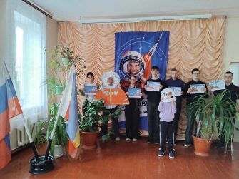 Киевские библиотекари подарили хутору «Улыбку Гагарина»