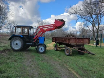 С кладбищ хуторов Сергеевка и Рожок вывезли мусор