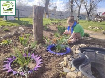 Верхнемакеевские ребята из СРЦ превратили мусор в арт-объекты