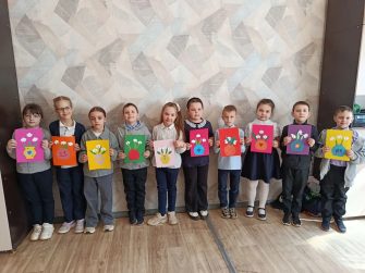 Дети освоили технику оригами, изготовив бумажные подснежники