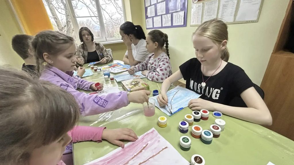 Верхнемакеевские ребята из СРЦ нарисовали Пасху