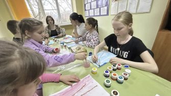 Верхнемакеевские ребята из СРЦ нарисовали Пасху