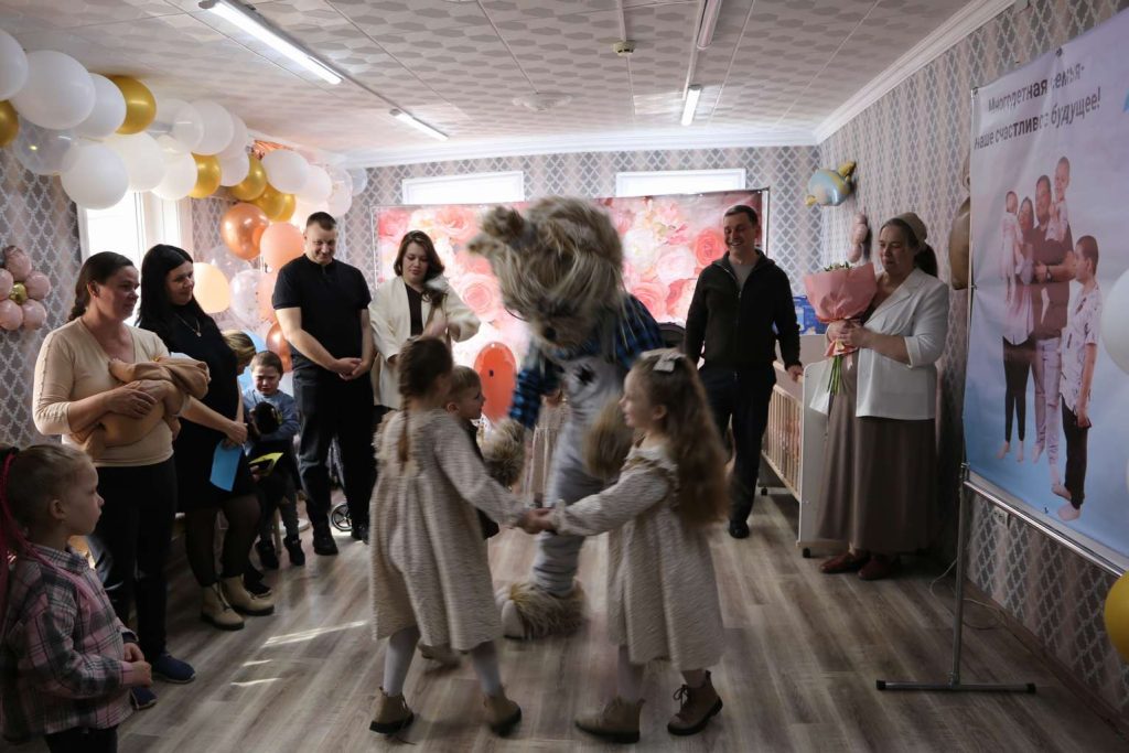 В Кашарском районе открылся пункт бесплатного проката детских вещей