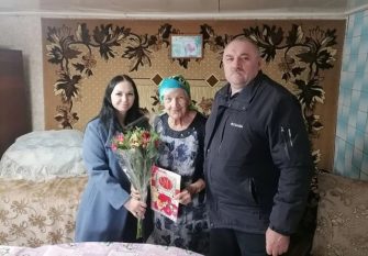 Соцработники поздравили долгожительницу из Верхнегреково