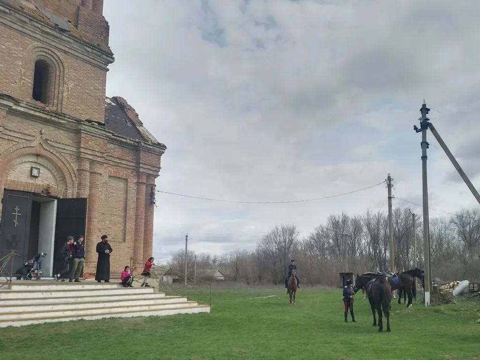 Казаки Миллеровского юрта посетили храм в Позднеевке