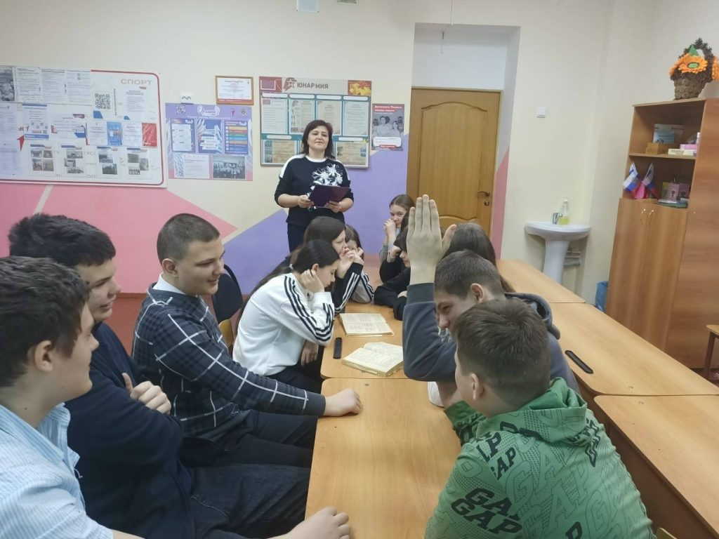 В Верхнекалиновском СДК прошла литературная гостиная «Семья в жизни и творчестве русских писателей»