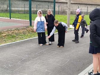 ученики Каменской школы вспомнили дворовые игры