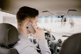 Камеры в Ростовской области начнут штрафовать за непристёгнутый ремень и разговор по телефону