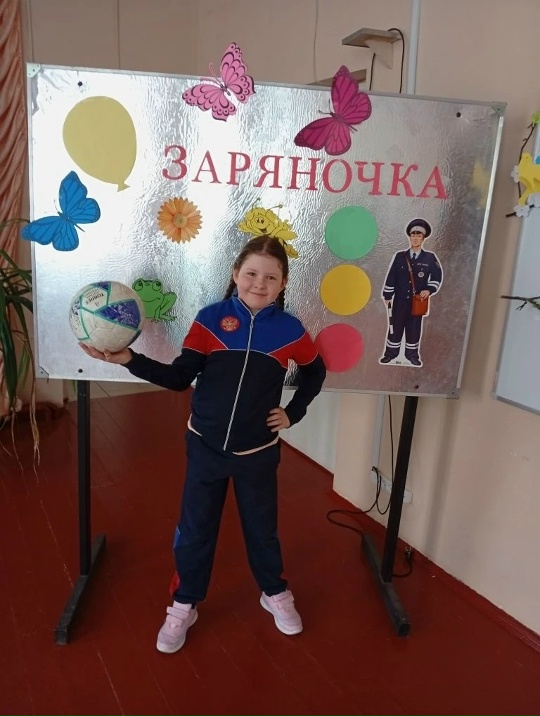 В Киевской школе день на пришкольной площадке прошёл под девизом «Быстрее! Выше! Сильнее!»